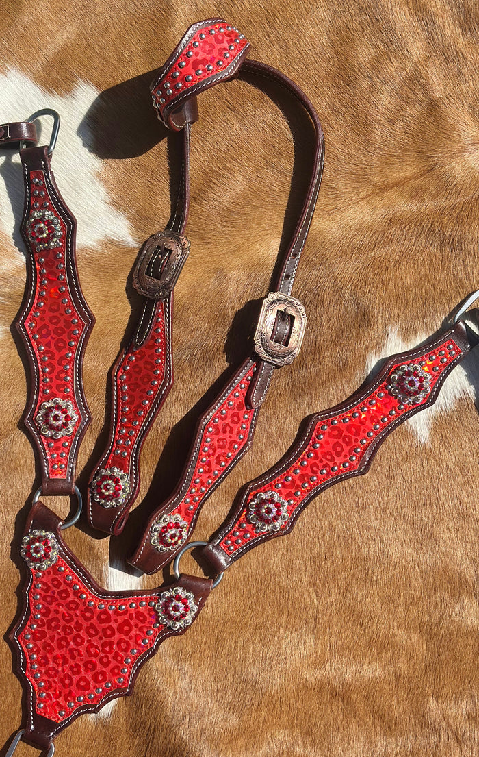 Red Leopard Cob Size Tack Set